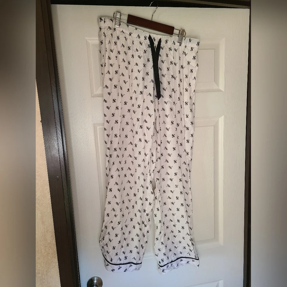 Victoria's Secret White Pajama Pants with Black Design - Picture 2 of 4
